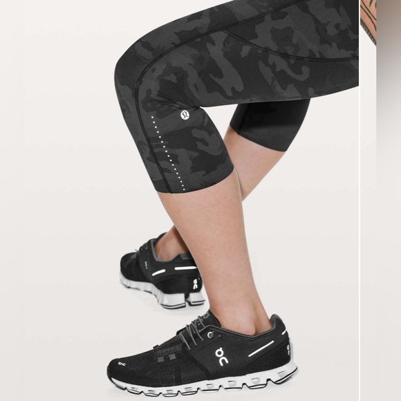 Lululemon- Fast & Free Croo II* Nulux 19”- Size 4 - Picture 7 of 9